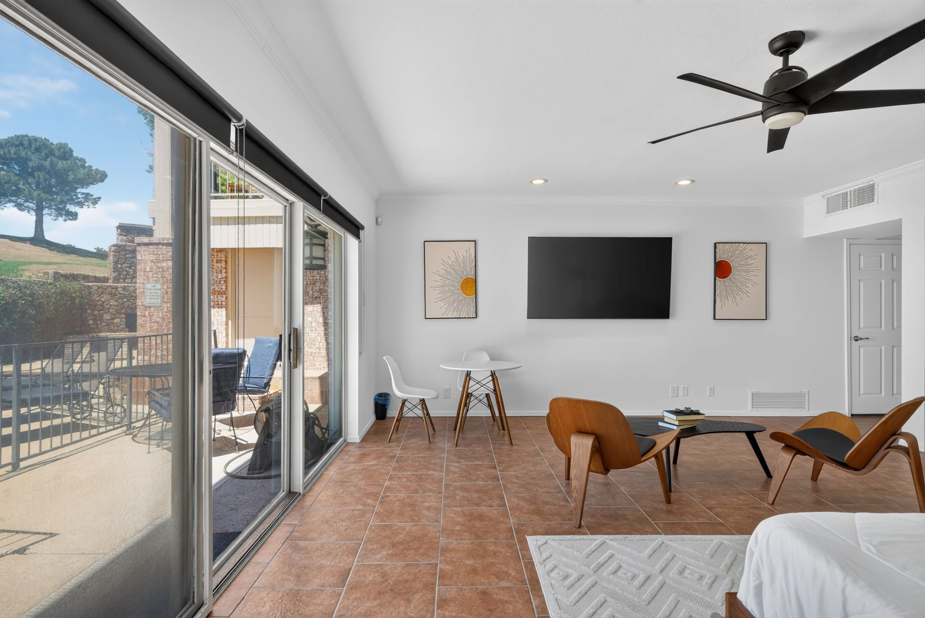 Flexible office or media living space